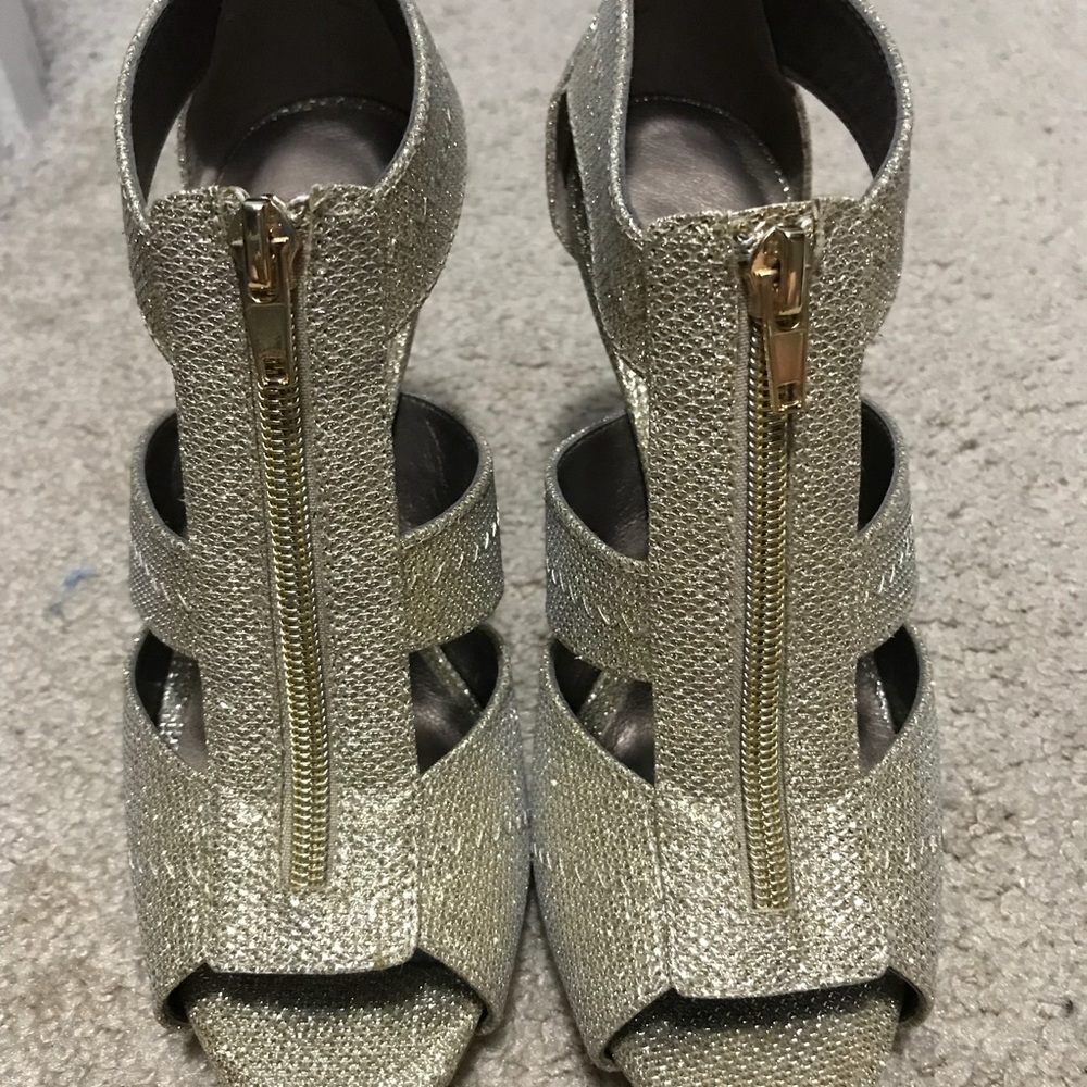 Gold Zip up heals